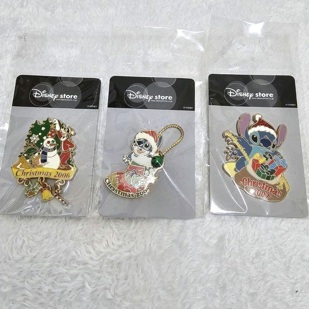 DisneyStore クリスマスピンバッジ 3個セット - メルカリ