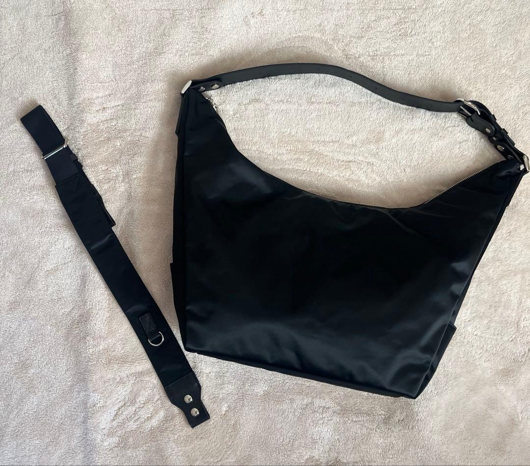 美品 ラウンドビッグショルダーバッグ　ボディバッグ　ブラック　2way 撥水