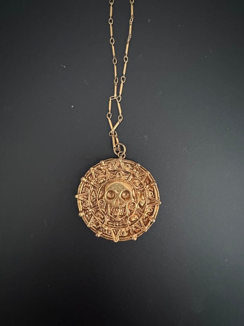 マスターレプリカ製 アステカの金貨 ネックレスパイレーツオブカリビアン 公認