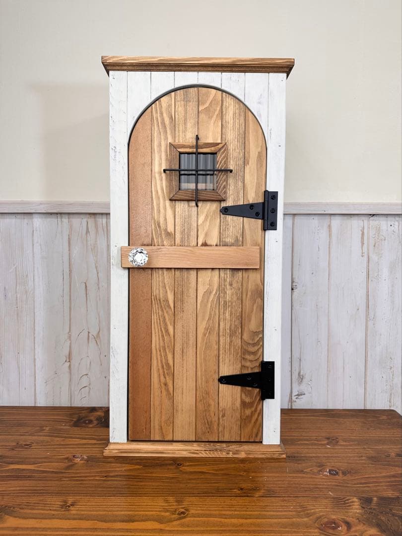 1点のみ微難ありのためお値引き】アンティークの扉のような