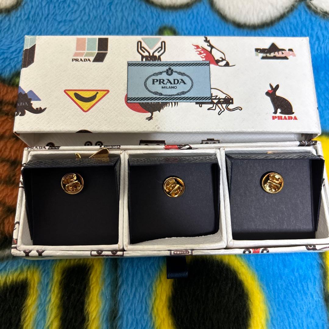 新品未使用・値下げ交渉可］PRADA ピンブローチ3点セット