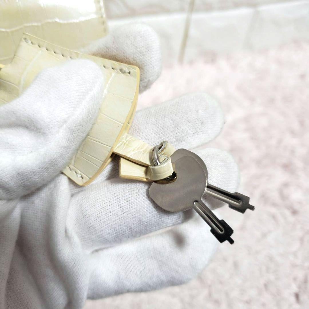 傳濱野 HAMANO 濱野 クロコ 型押しパールホワイト南京錠ハンドバッグ 美品