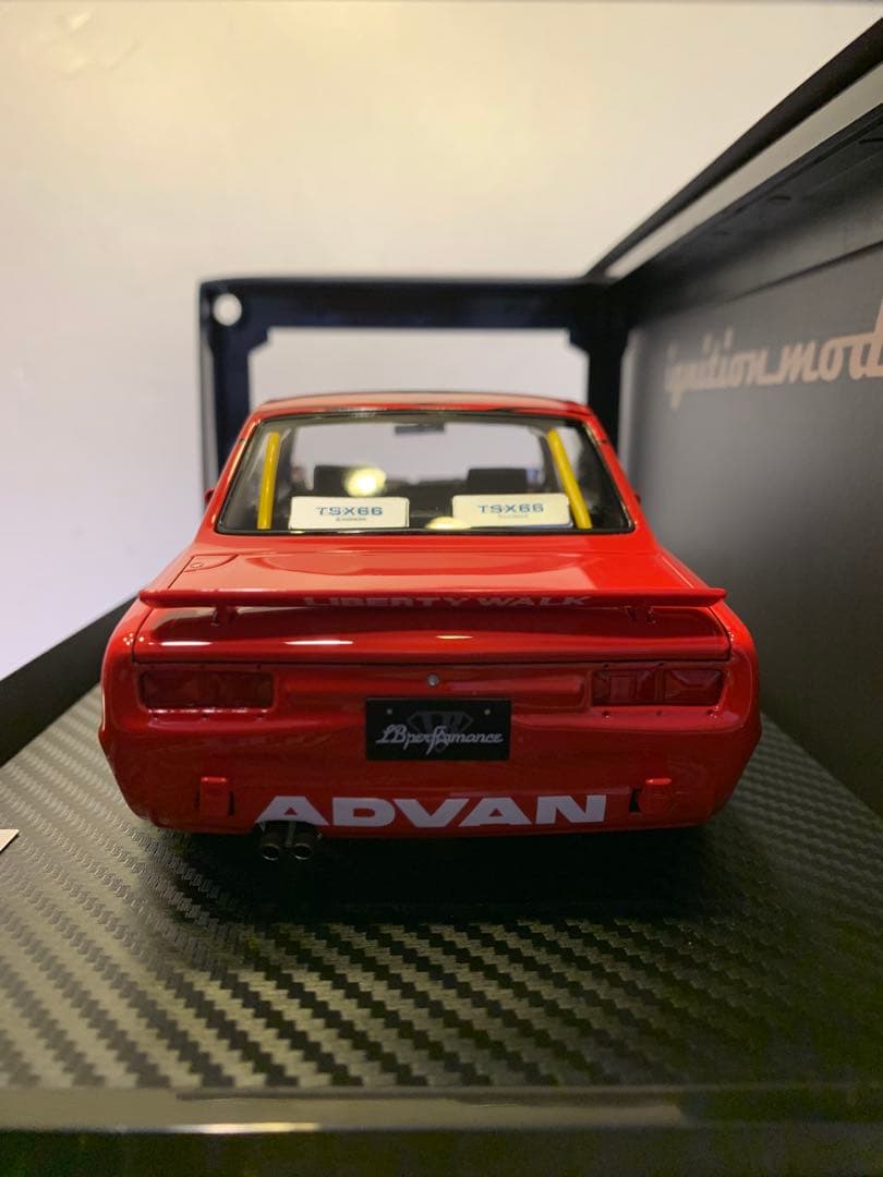 イグニッションモデル　1/18 LBWK ハコスカ アドバン