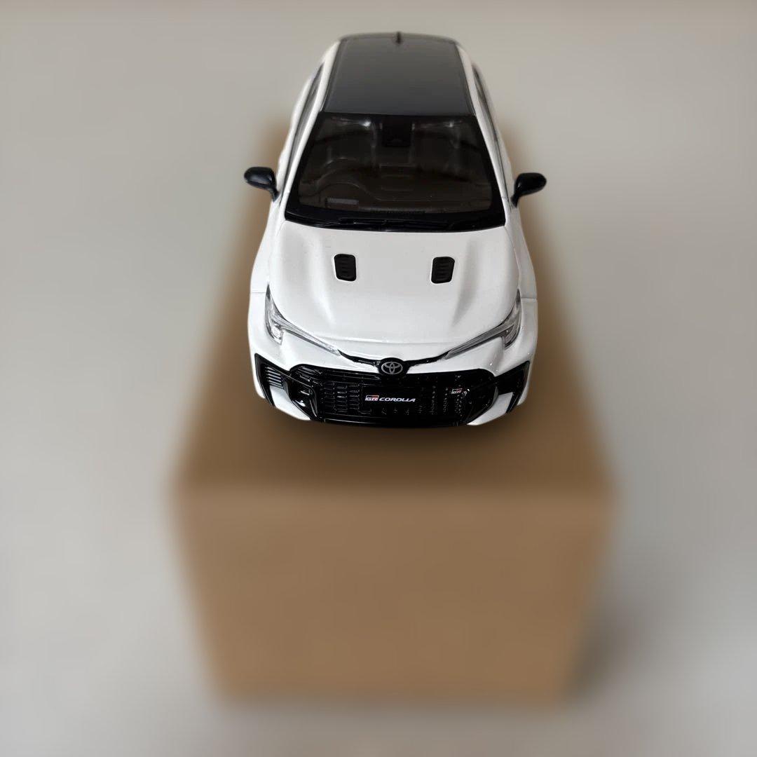 トヨタGRカローラ　後期型　1/30スケール 色スーパーホワイトⅡ（040）