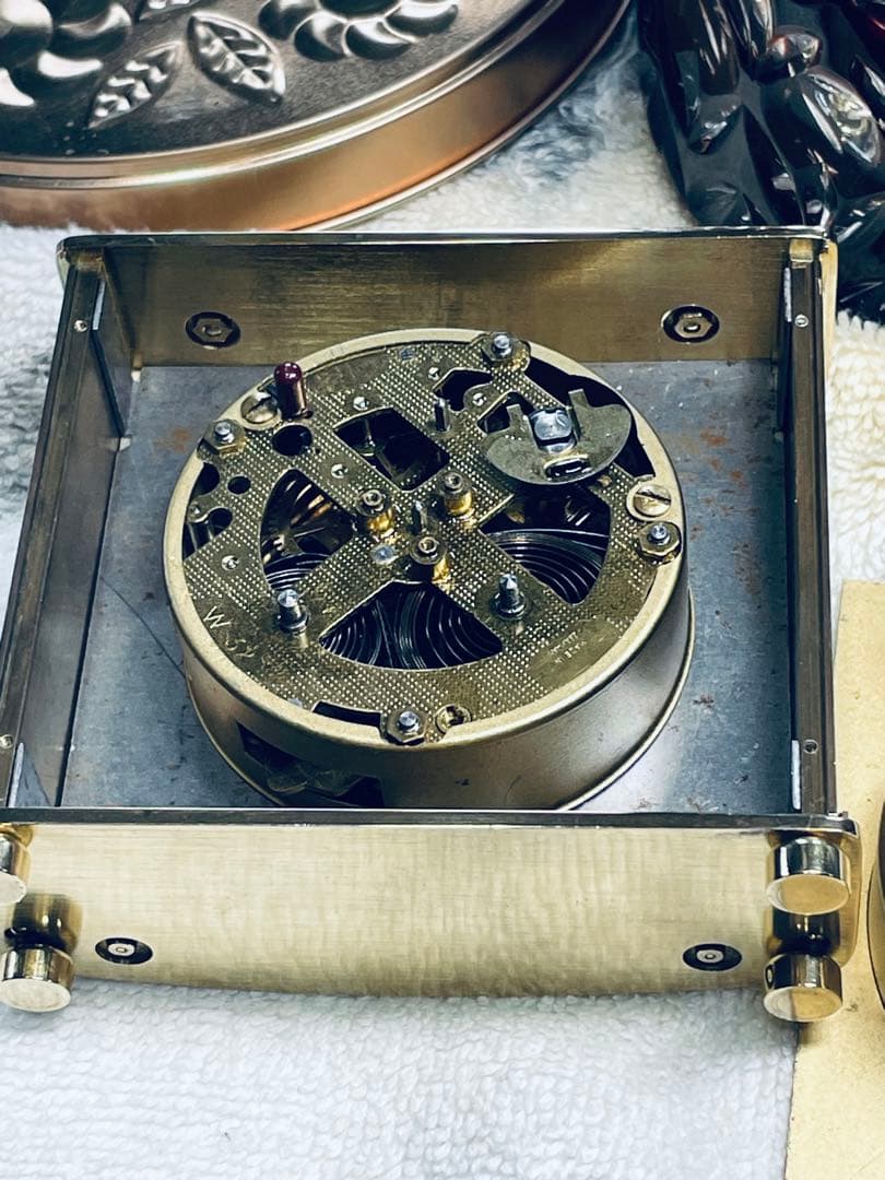 ドイツMauthe ´50 BrassTableClock 真鍮置時計 順調稼働の通販はau PAY