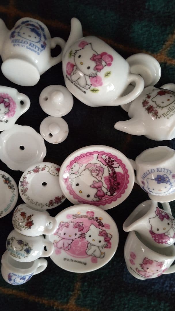 チャーミーキティ　ばらのティーセット　ミニチュア食器　ハローキティ サンリオ