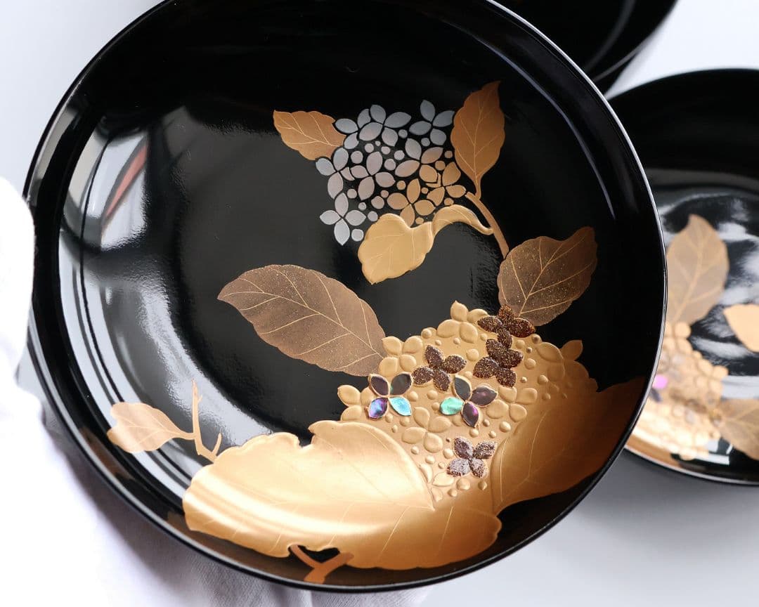 MB188】天然木漆塗 紫陽花と葵 金蒔絵 螺鈿入 黒塗 煮物椀 二客 昭和期