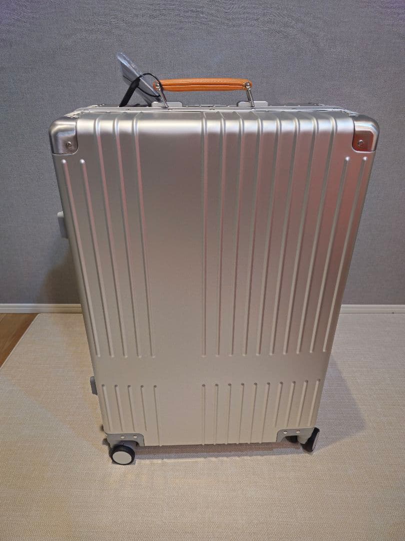 オンライン完売中】【新品未使用】INNOVATOR RESA キャリーシルバー