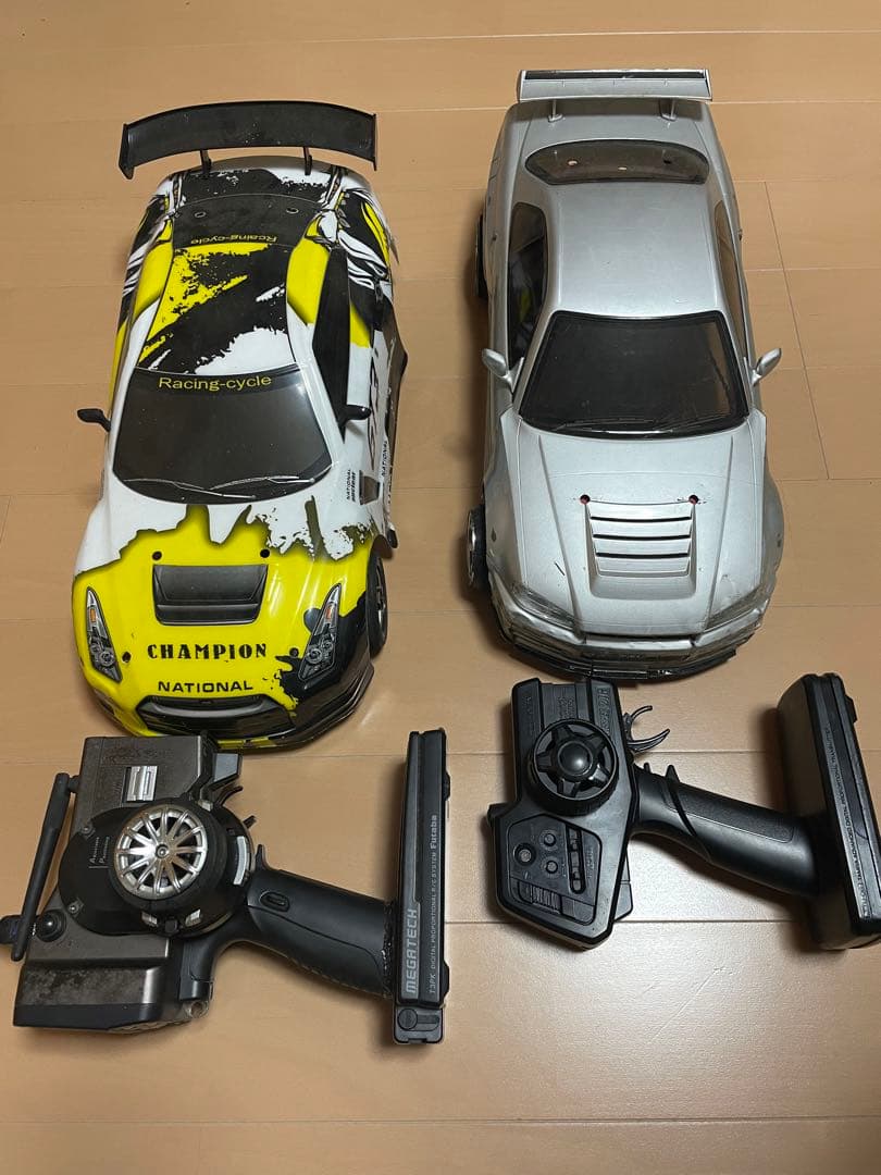 ドリフトラジコンシャーシ2台他多数写真にあるもの全て