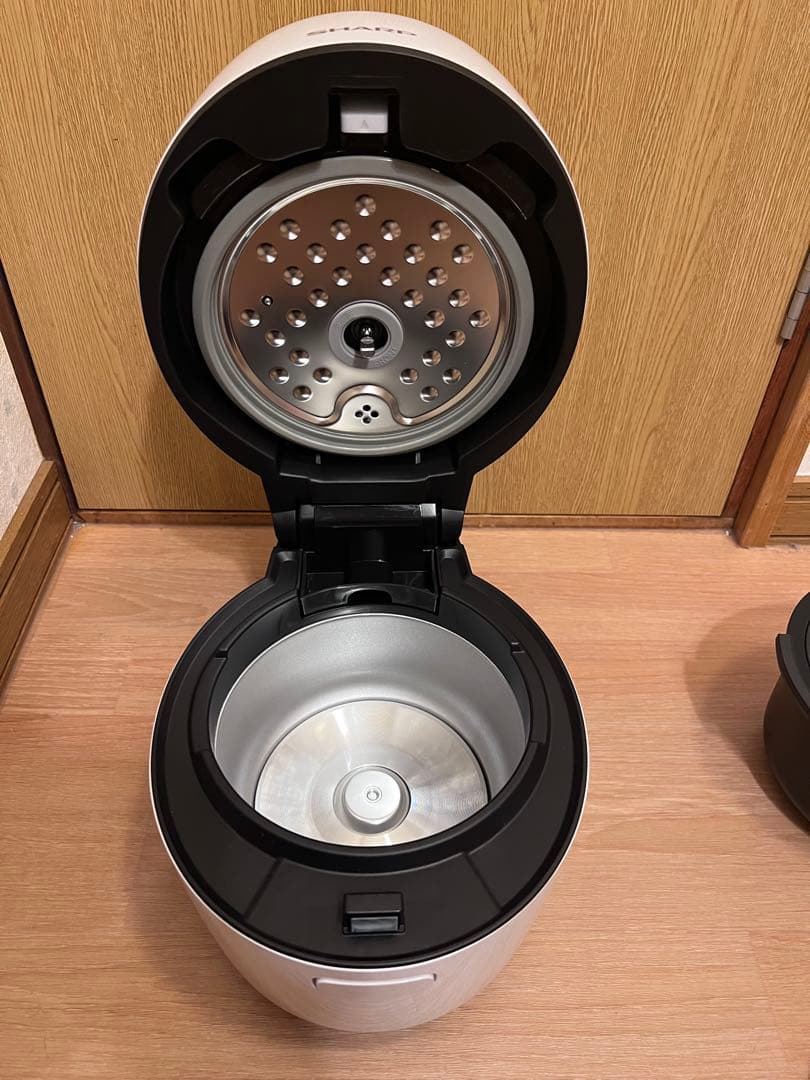 ぷ*ん様 SHARP ヘルシオホットクック電気圧力鍋 KN-HW10E-W 1.