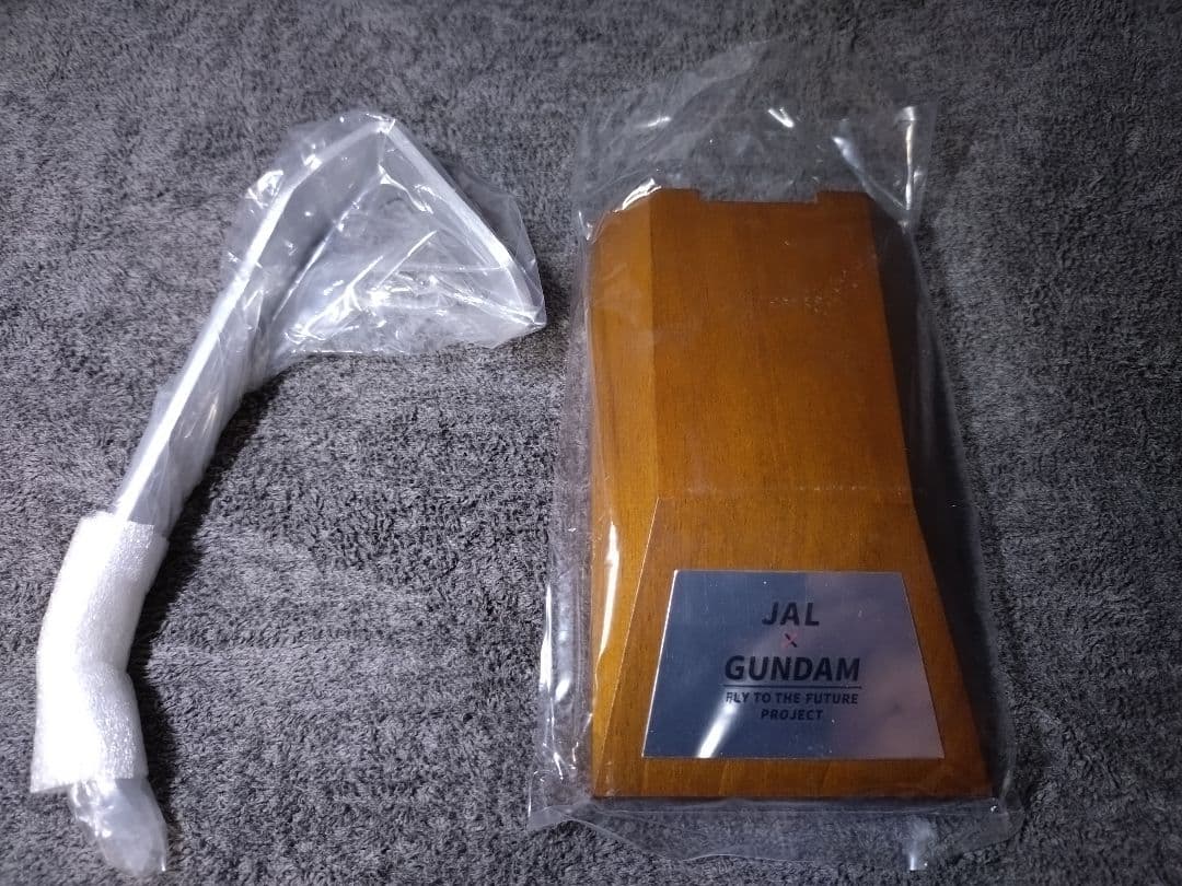 日本航空 ミャクミャク仕様「JALガンダムJET」モデルプレーン木製台座付