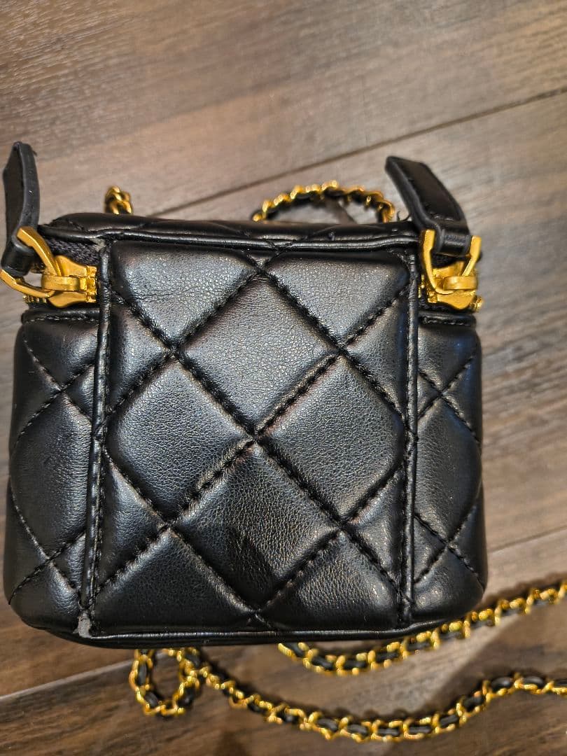 ミニバニティ　ショルダーバッグ　黒