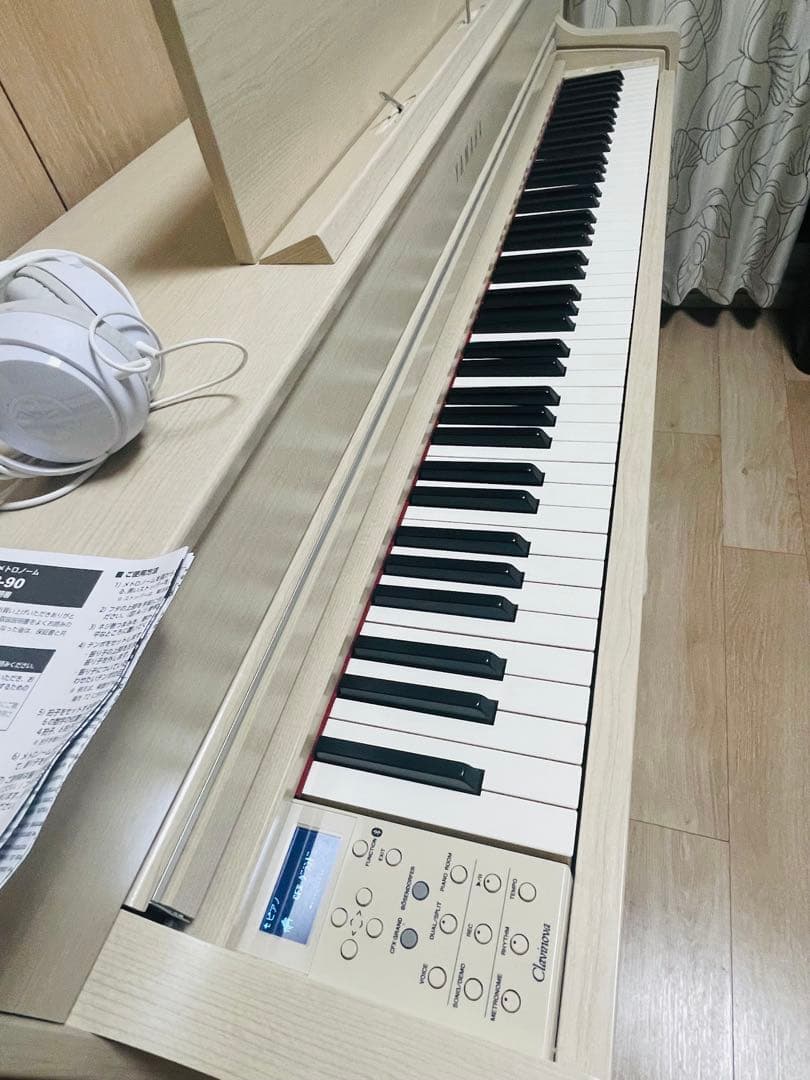 ヤマハ デジタルピアノ クラビノー CLP-645WA 椅子とメトロノーム