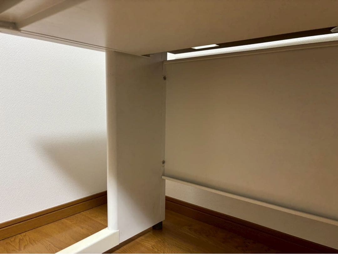 定価25,000円ホワイトシンプルデスク 4つの引き出し付き