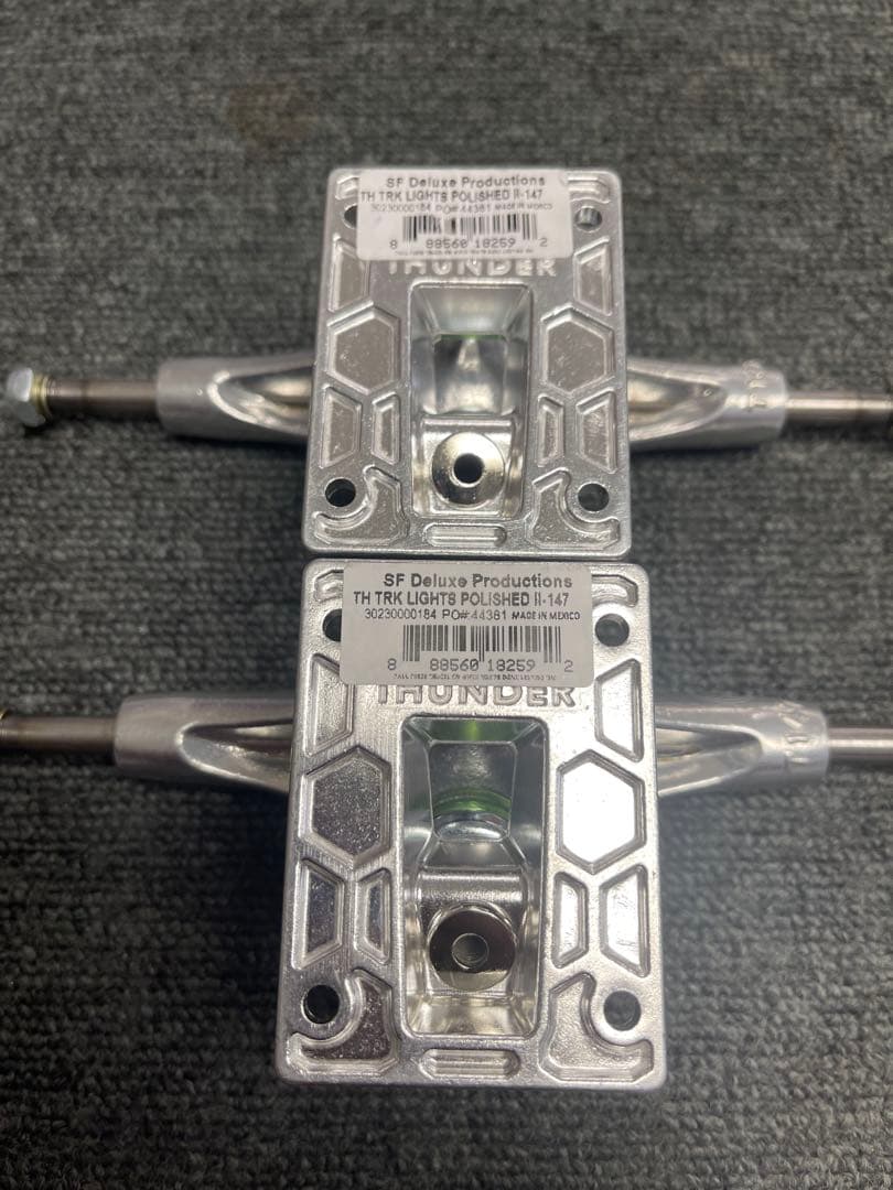 THUNDER TRUCK LIGHT2 147 HI 新品、送料込み！