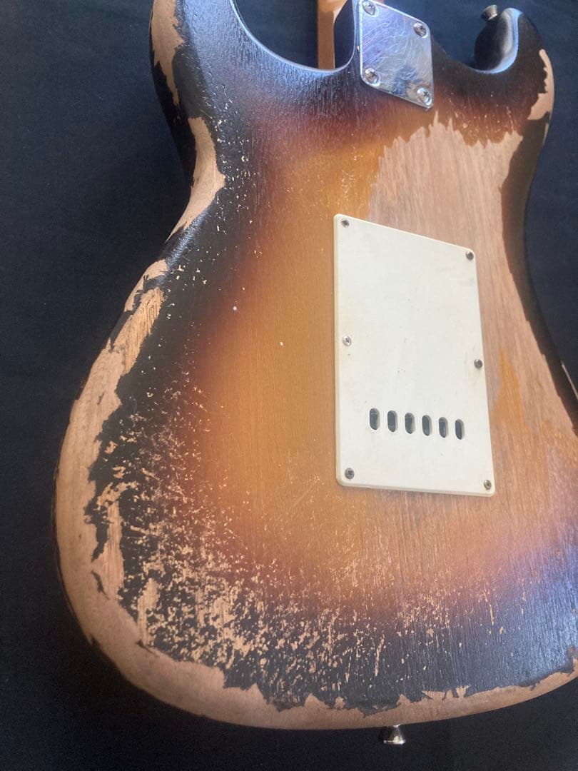 早い者勝ち　#13ストラトキャスタータイプ　ニトロセルロースラッカー塗装