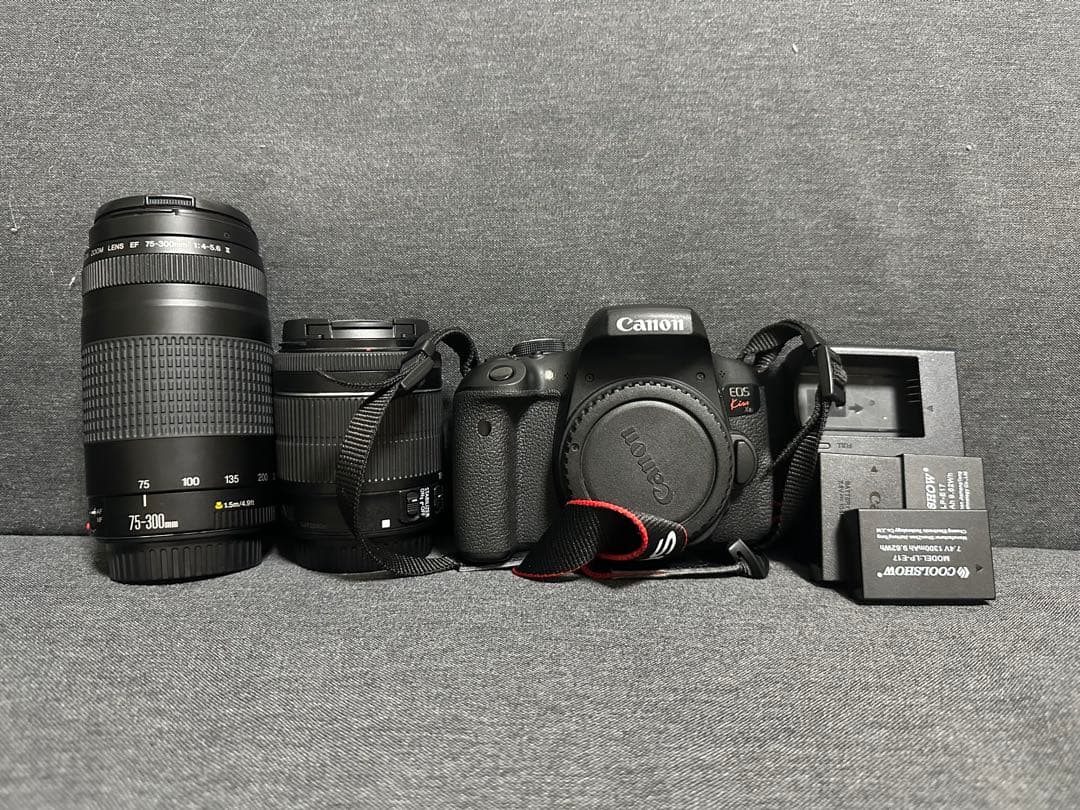 Canon デジタル一眼レフkiss x8i ダブルレンズ、予備バッテリー付き カメラ