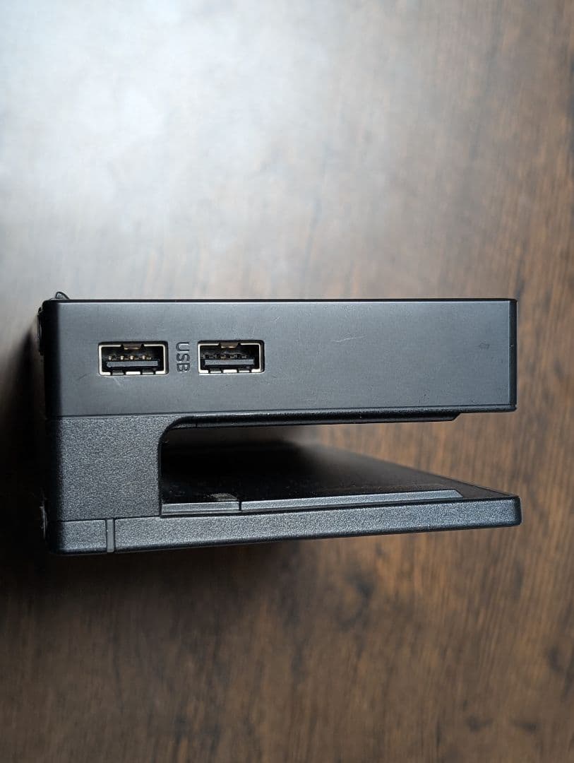 Nintendo Switch 本体　持ち歩き用ケース・カバー付き