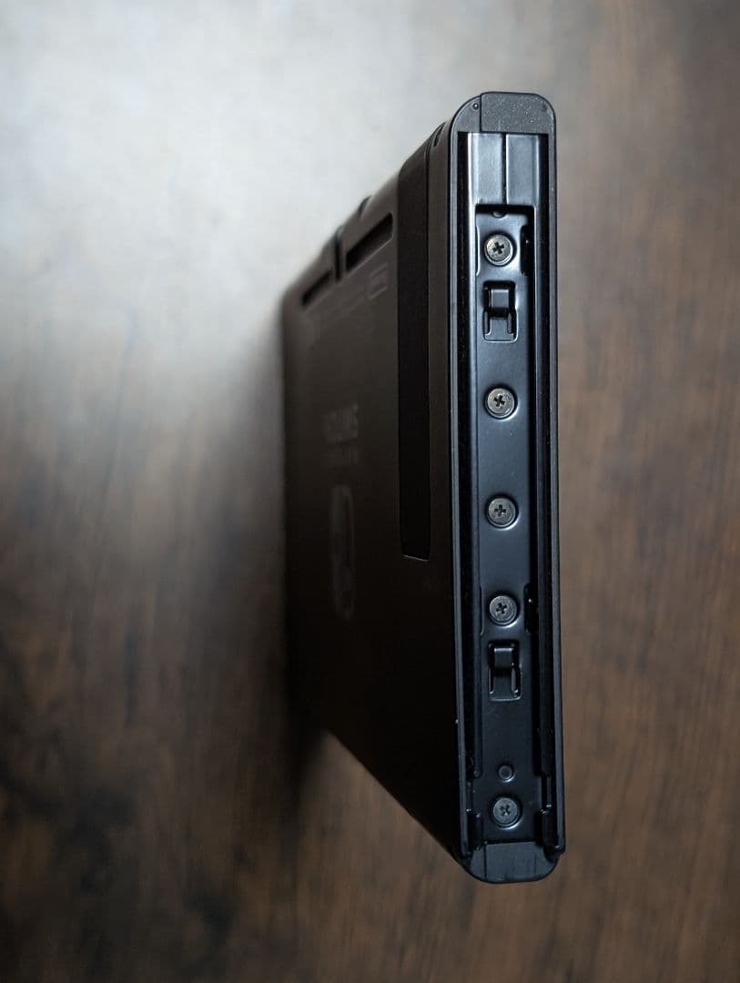 Nintendo Switch 本体　持ち歩き用ケース・カバー付き