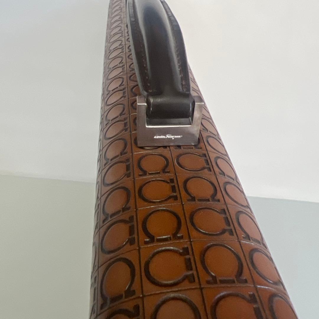 美品！サルヴァトーレ フェラガモ レザー ブリーフケース モノグラム ダイヤル式