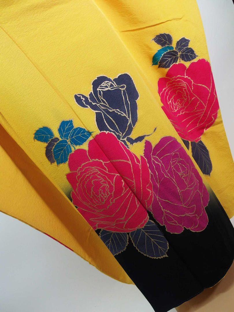 作家物・草野一騎 薔薇咲き誇る振袖×大胆アート構図／イエロー地×華麗