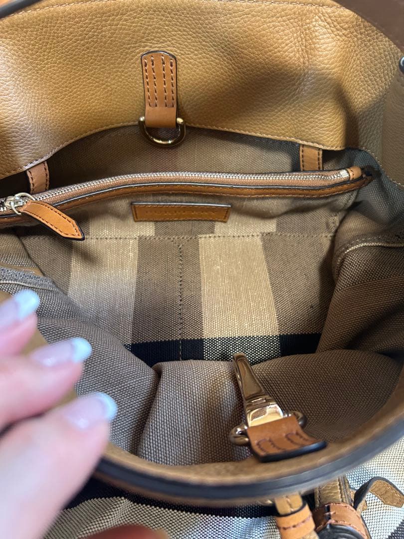 バーバリー　チェックバッグ　タッセル