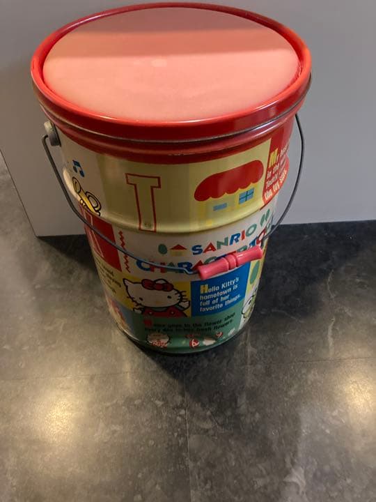 ハローキティ　サンリオくじ　椅子　缶　景品　昭和　レア