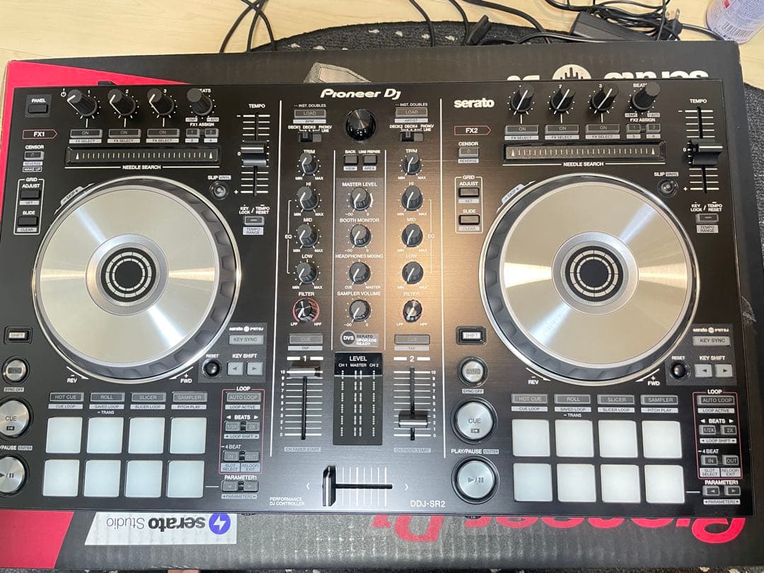 Pioneer DJ DDJ-SR2 Serato DJコントローラー 箱付き Pioneer DDJ-SR