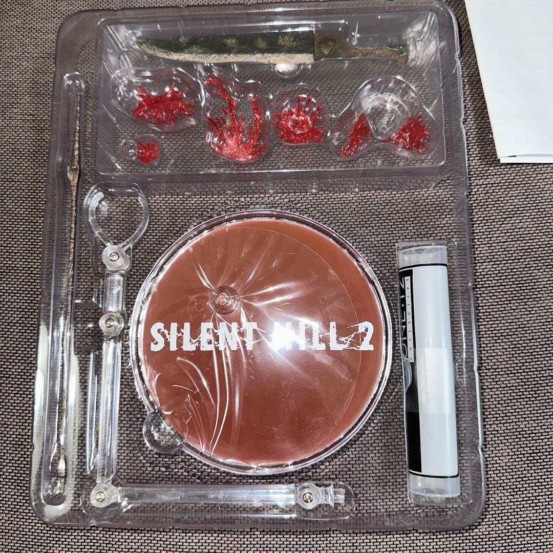 mezco one12 メズコ　ワン12 レッドピラミッドシング