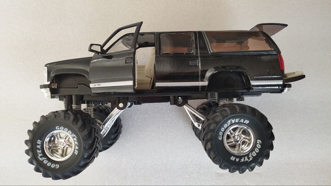 シボレーモンスターバン ミニカー