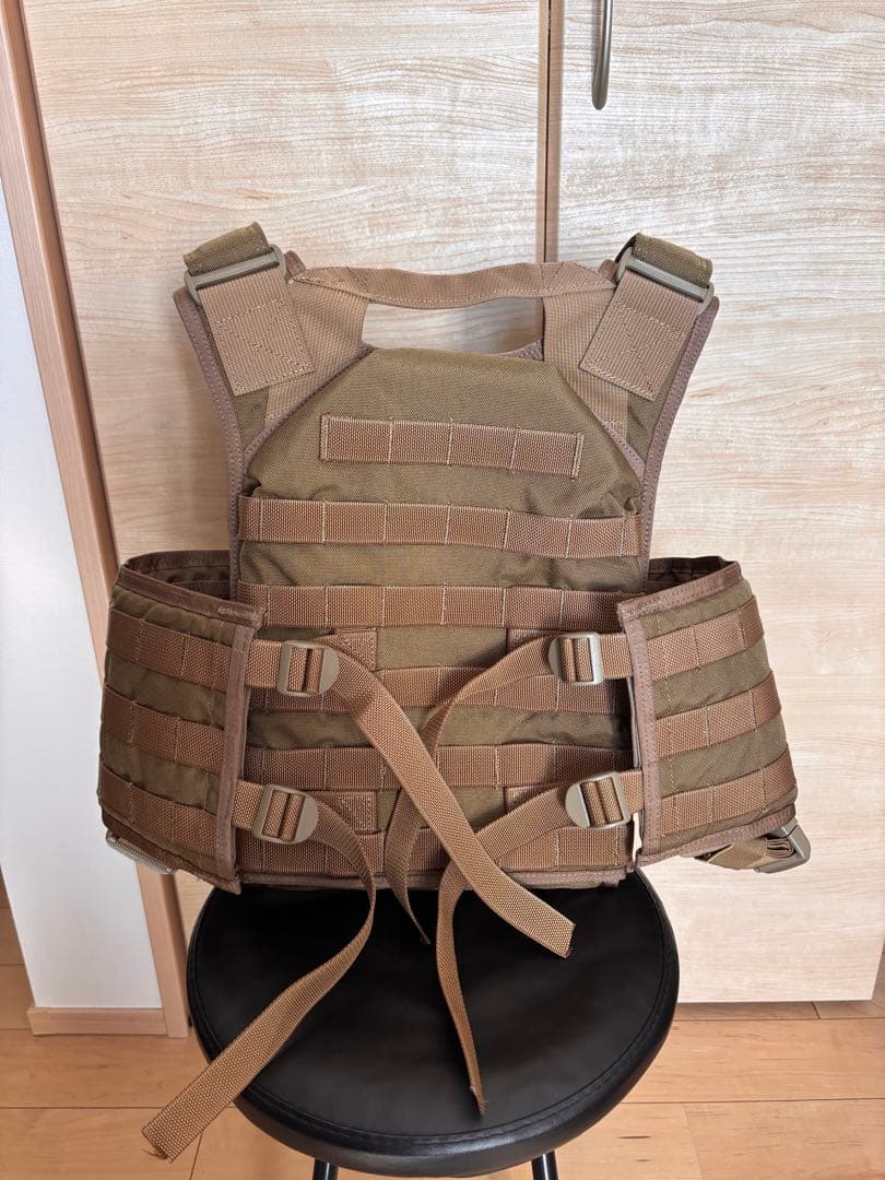 実物]flyyeプレートキャリア マグポーチ付き タンカラー