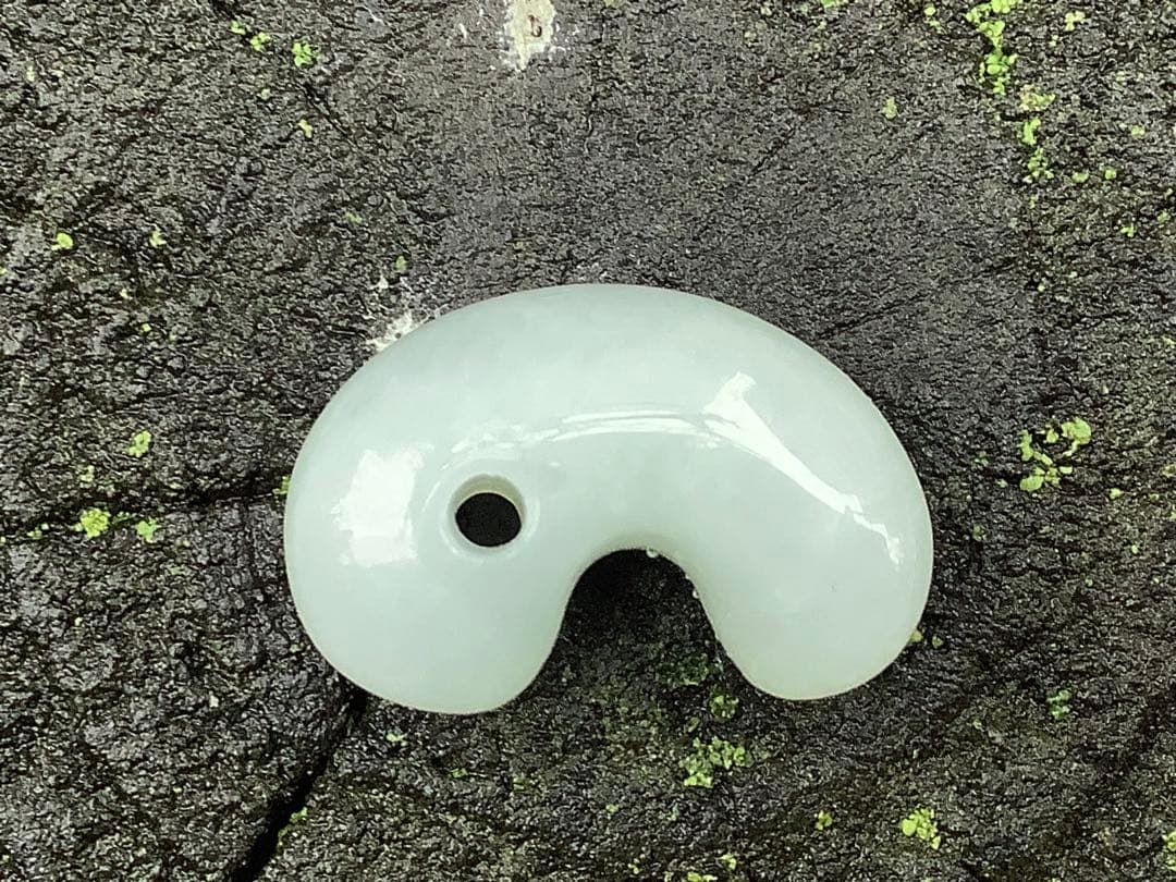 ✳極上品‼️ 糸魚川翡翠氷アイスジェイド 天授の勾玉をお身近に