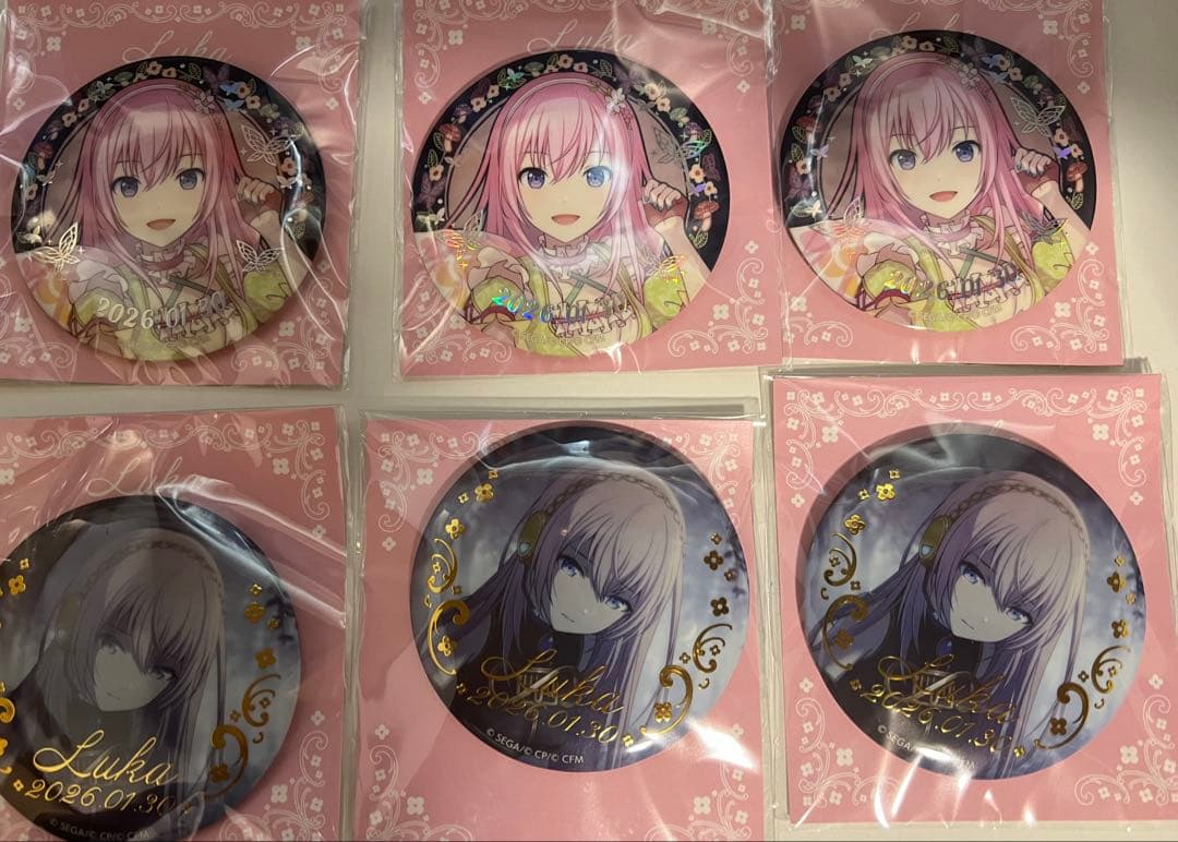 はぴこれくじ巡音ルカバースデー缶バッジ•アクスタまとめ売り - メルカリ