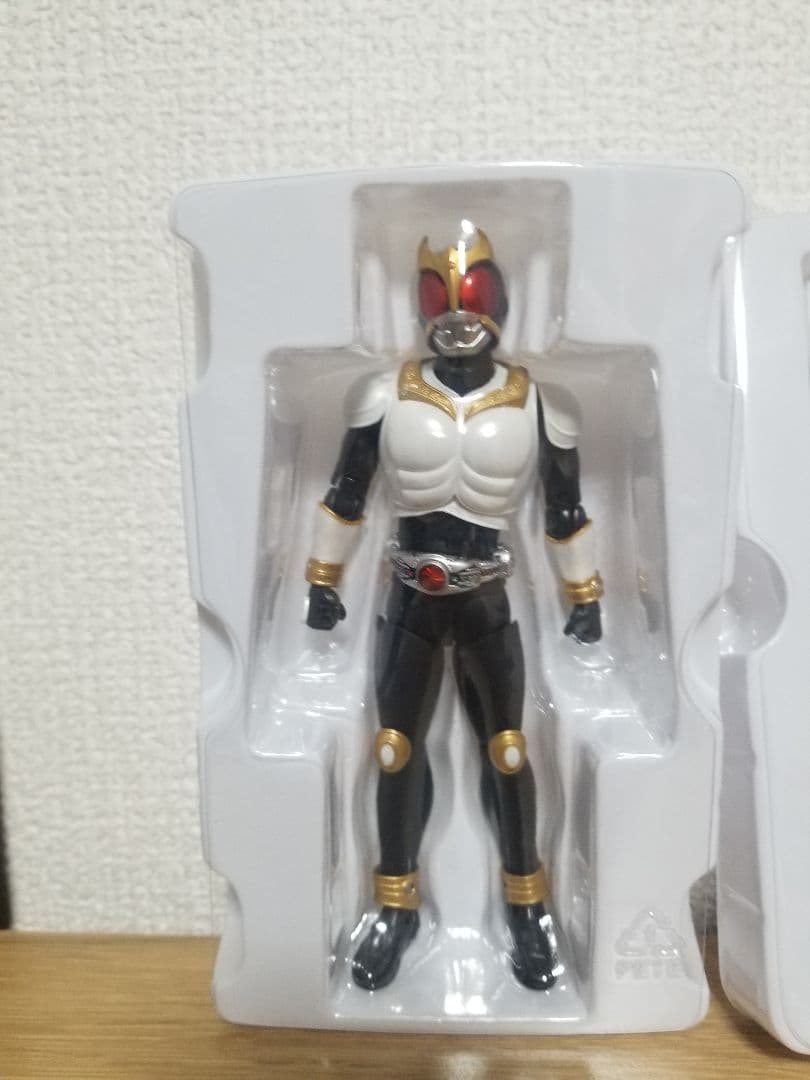 仮面ライダークウガ　真骨彫　グローイングフォーム