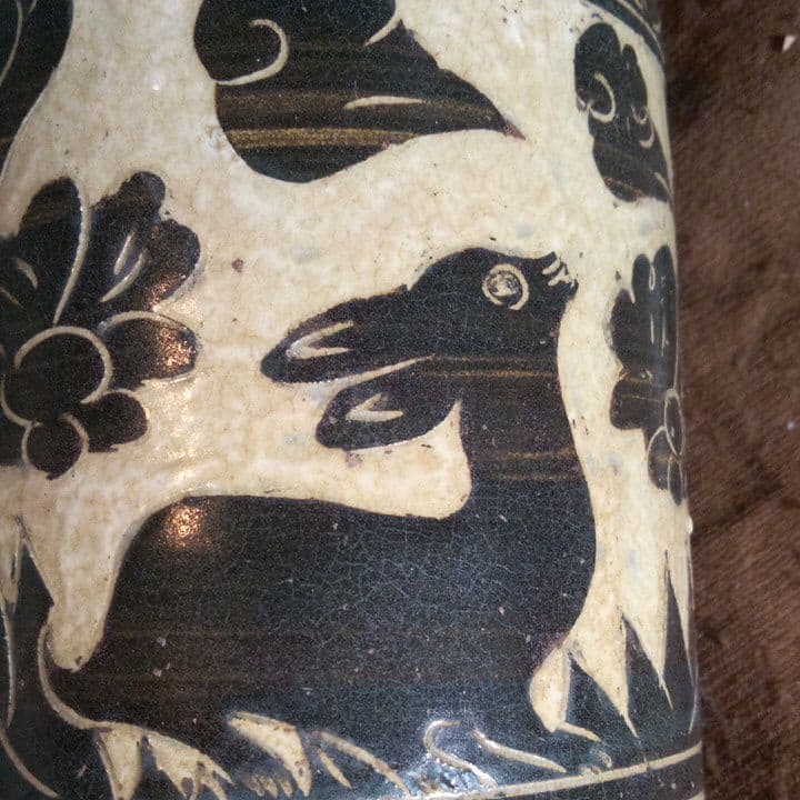 中国陶磁器　磁州窯　彫り絵　筒型壺