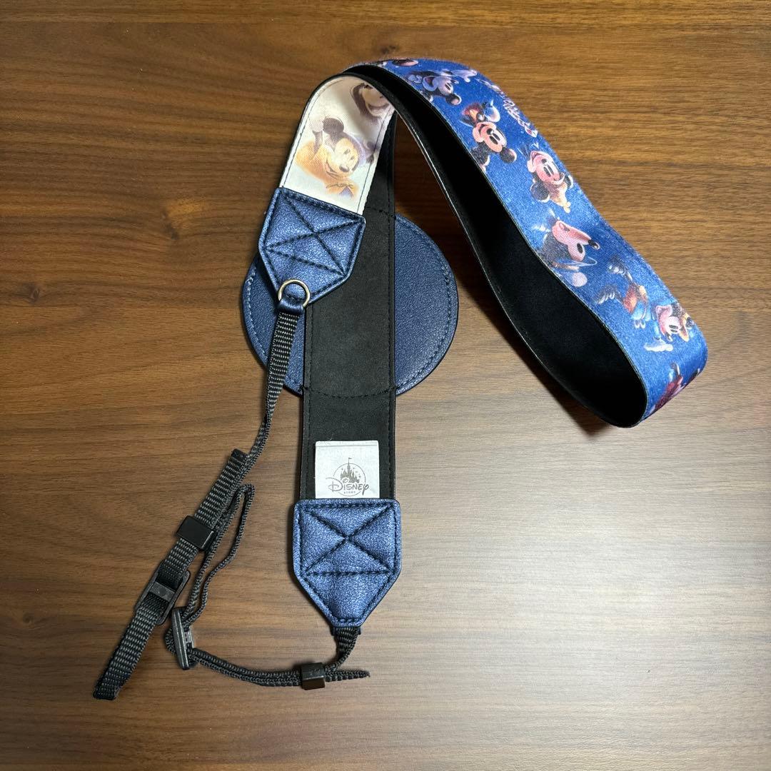 ミッキーマウス 90周年 カメラストラップ ディズニーストア - メルカリ