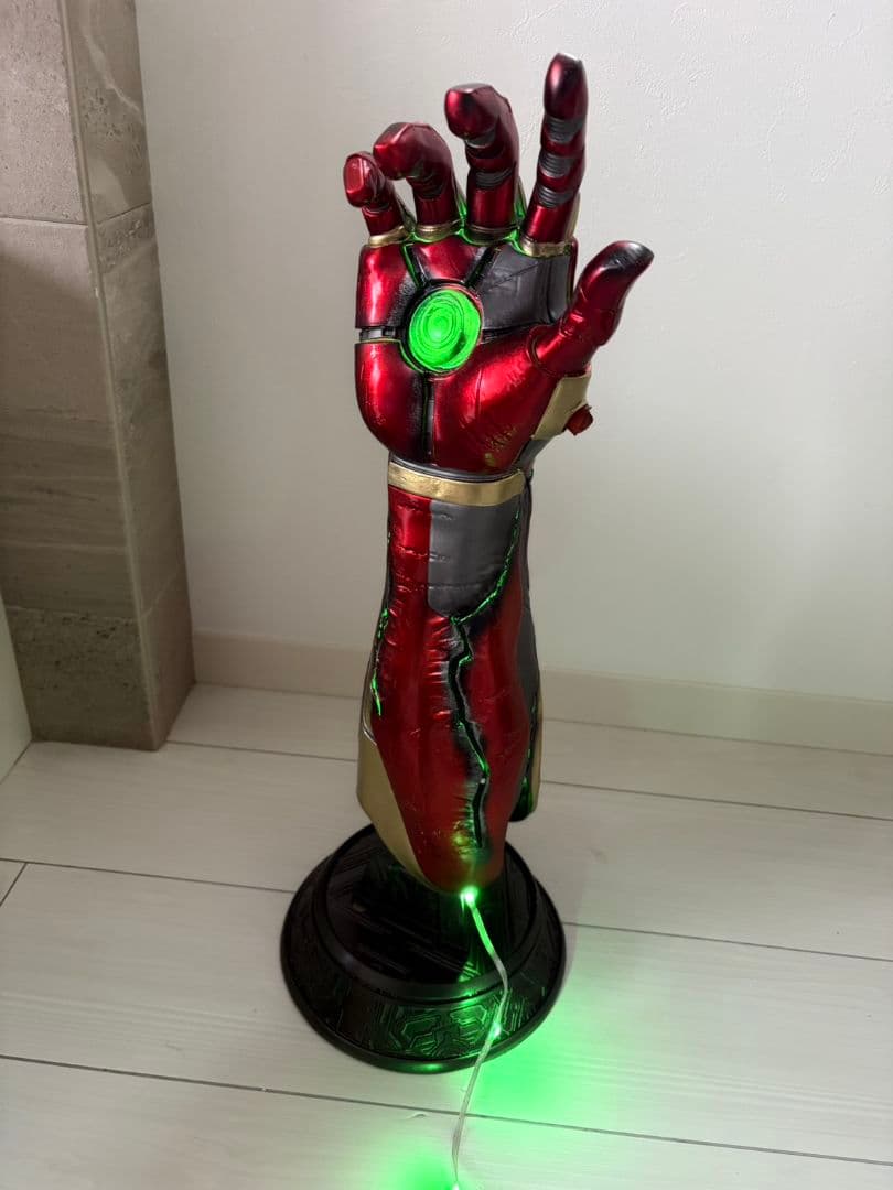 新品未使用です！アイアンマンのナノ・ガントレット 1/1 レプリカ LED