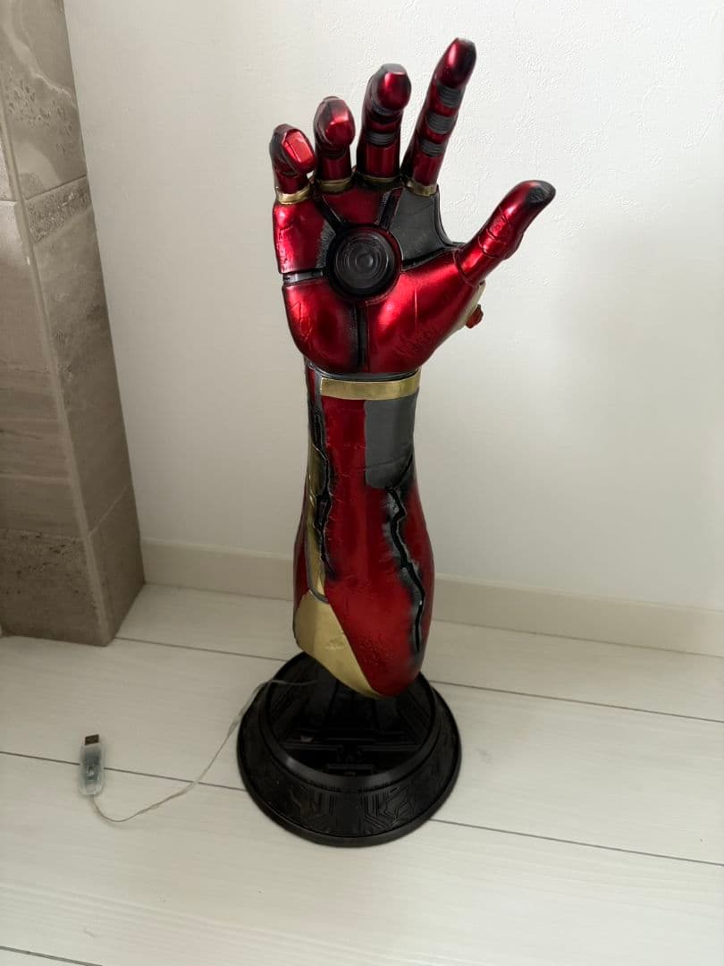 新品未使用です！アイアンマンのナノ・ガントレット 1/1 レプリカ LED