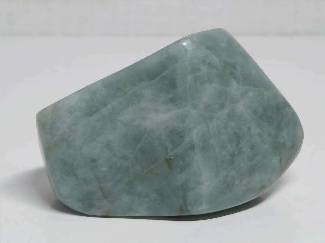 淡緑 177g 翡翠 ヒスイ 原石 鉱物 鉱石 鑑賞石 自然石 誕生石 水石