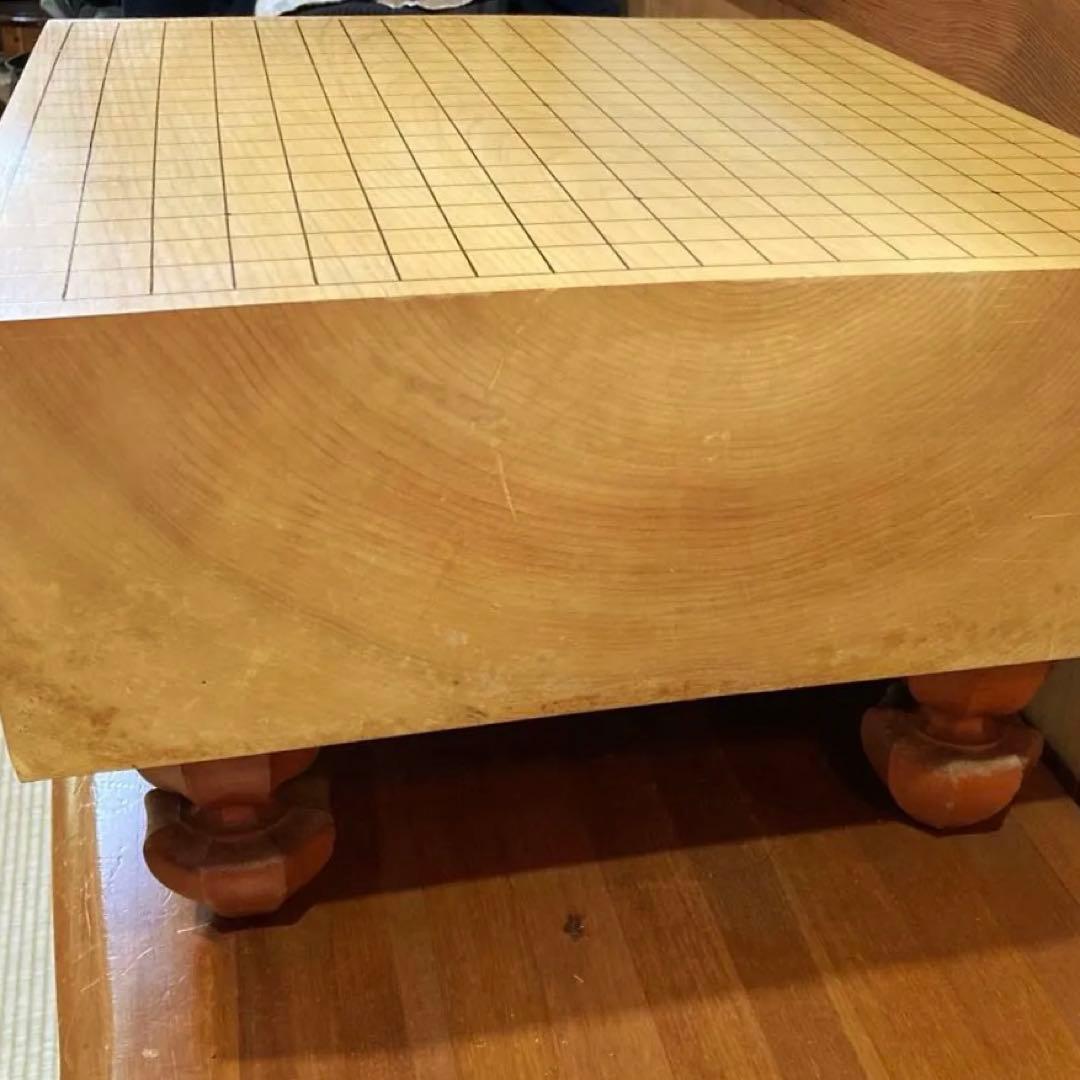 ［高級］日本の木製囲碁盤45×41センチ　足付き　へそあり