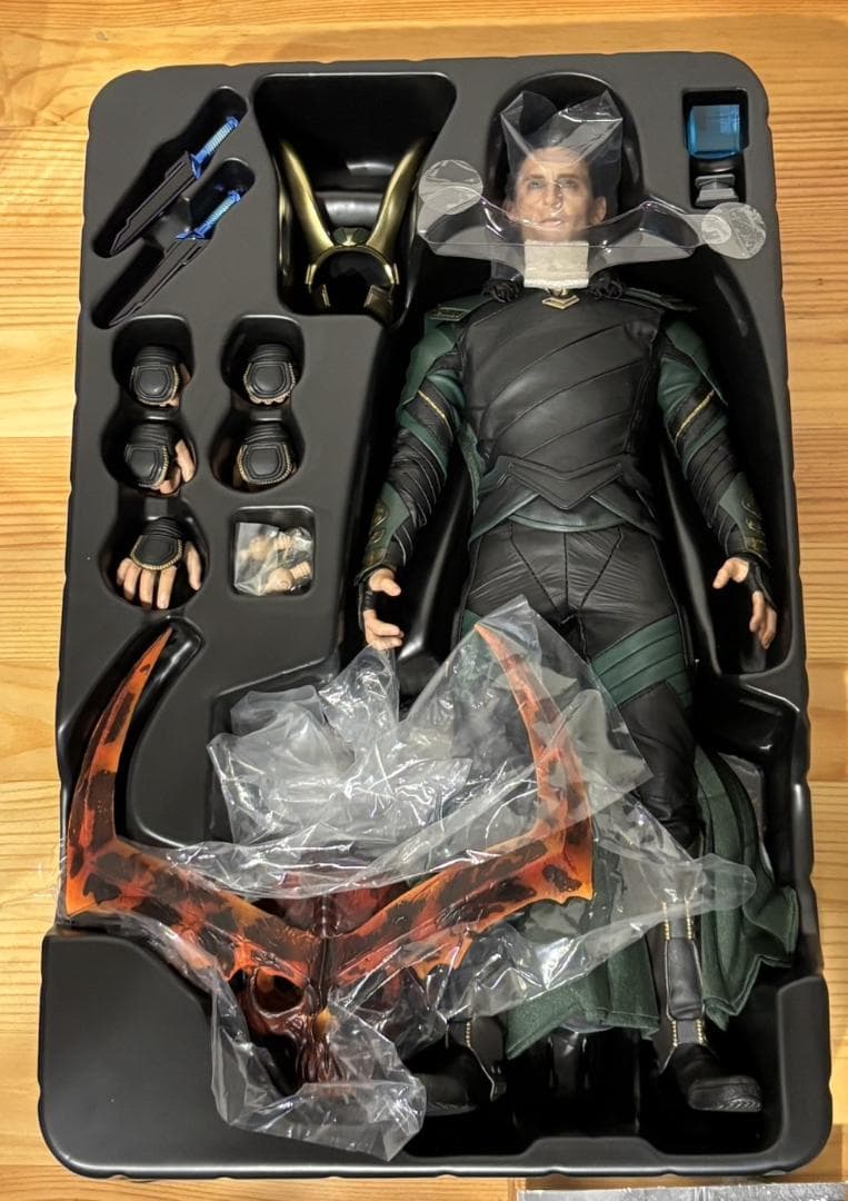 た*け様 ホットトイズ1/6 ロキ【マイティ・ソー バトルロイヤル】