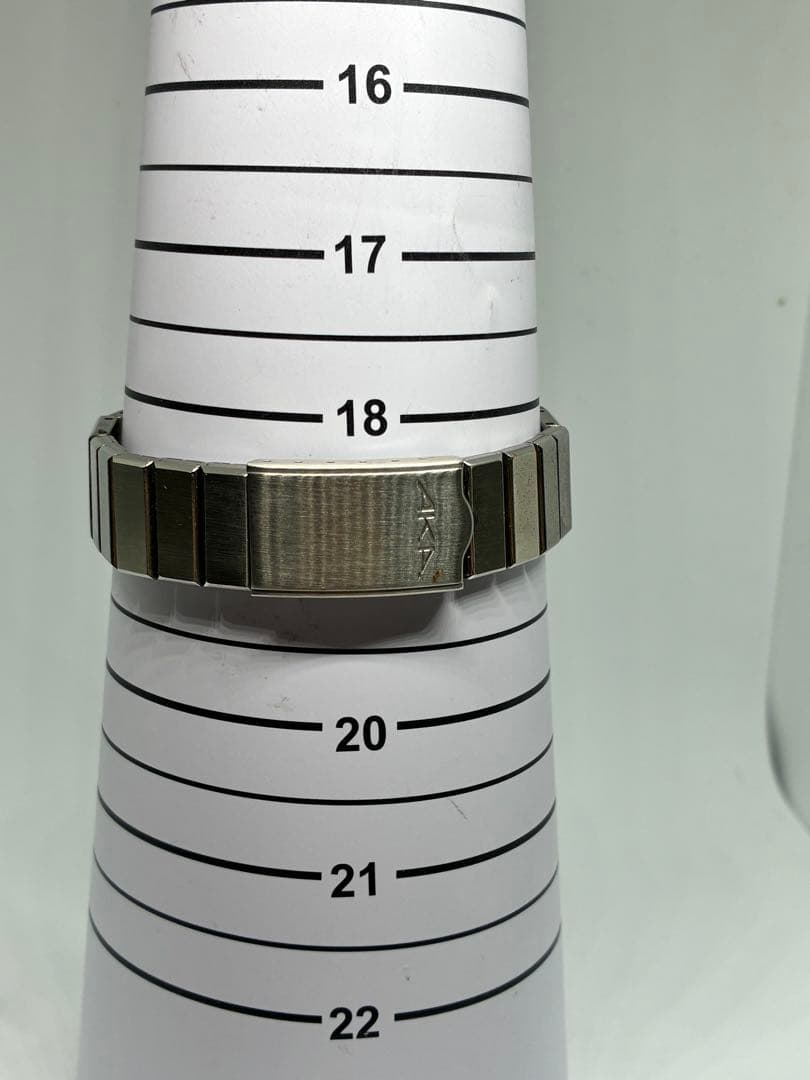 希少✨SEIKO ALBA AKA V707-0A10 クォーツ 腕時計　レッド