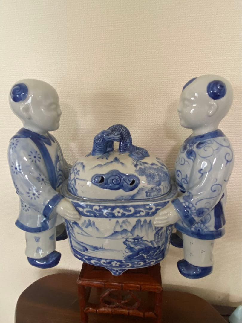中国美術 陶磁青花唐子 人物香炉 置物 緣起物 希少品 道八大在銘