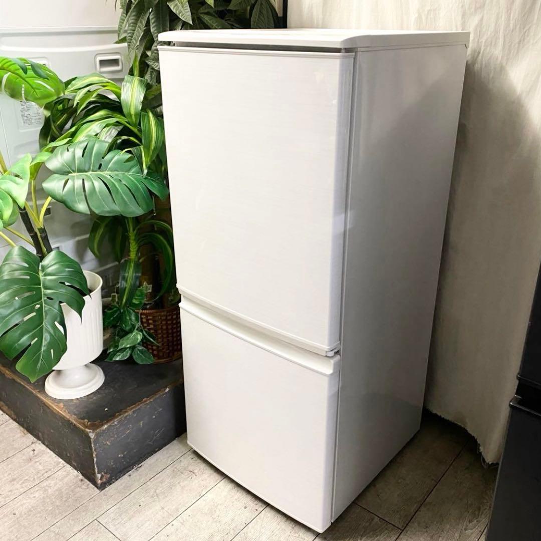 どっちも付け替えドアだから引越しにも連れてける♪一人暮らしに！冷凍冷蔵庫137L