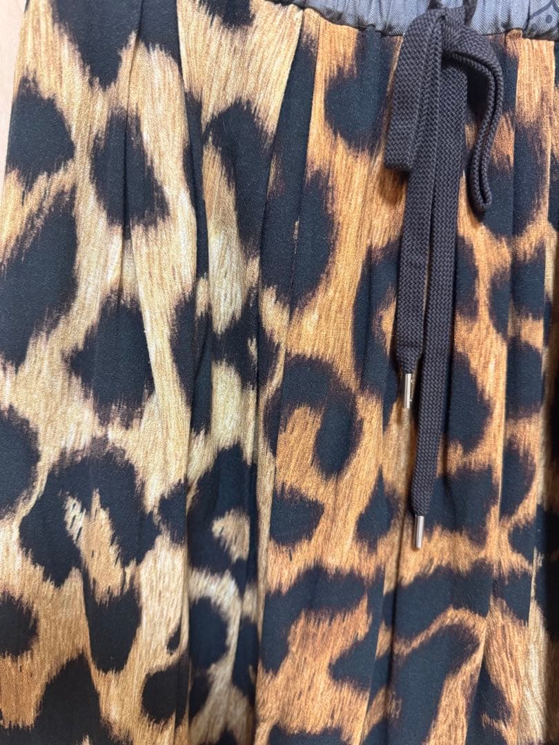 レア！！新品同様　ヴィヴィアン　レオパード柄　 ひざ丈　スカート