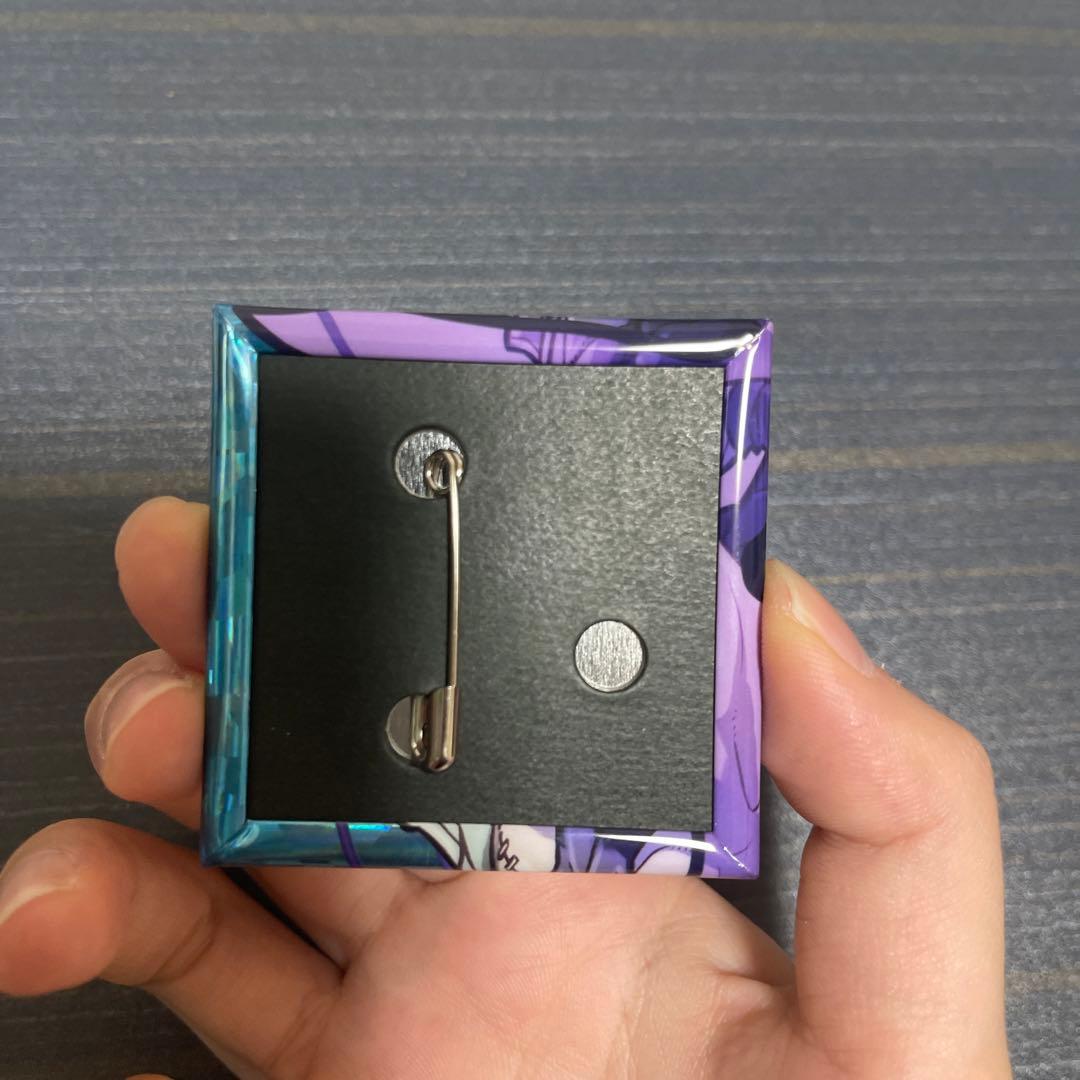 パズドラコラボ ホログラムスクエア缶バッジ 真人