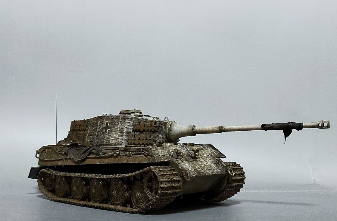 ドイツ・タイガー重戦車 キングタイガー1/35 完成品
