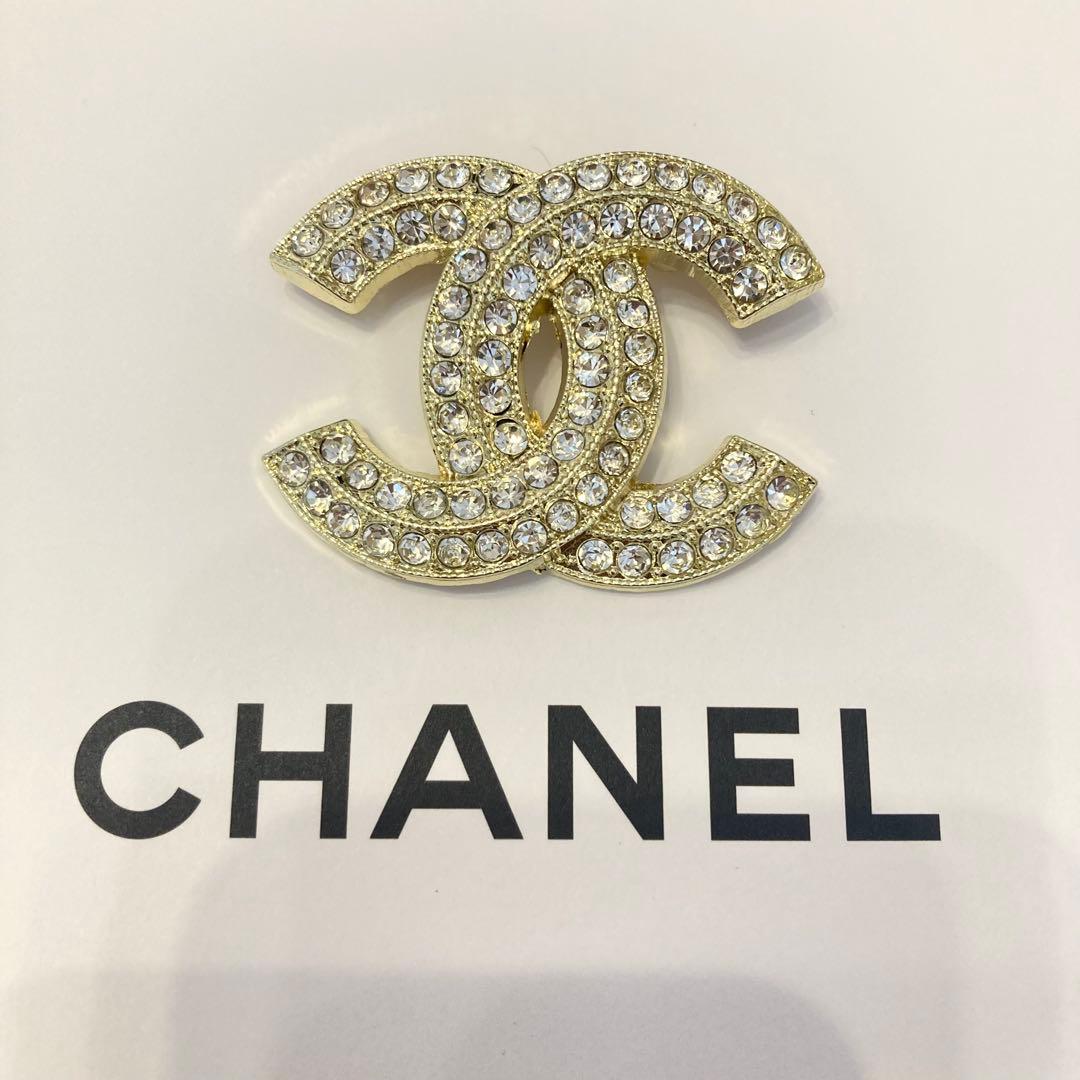 CHANEL ダブルCロゴ ゴールドクリスタルブローチ ノベルティ - メルカリ
