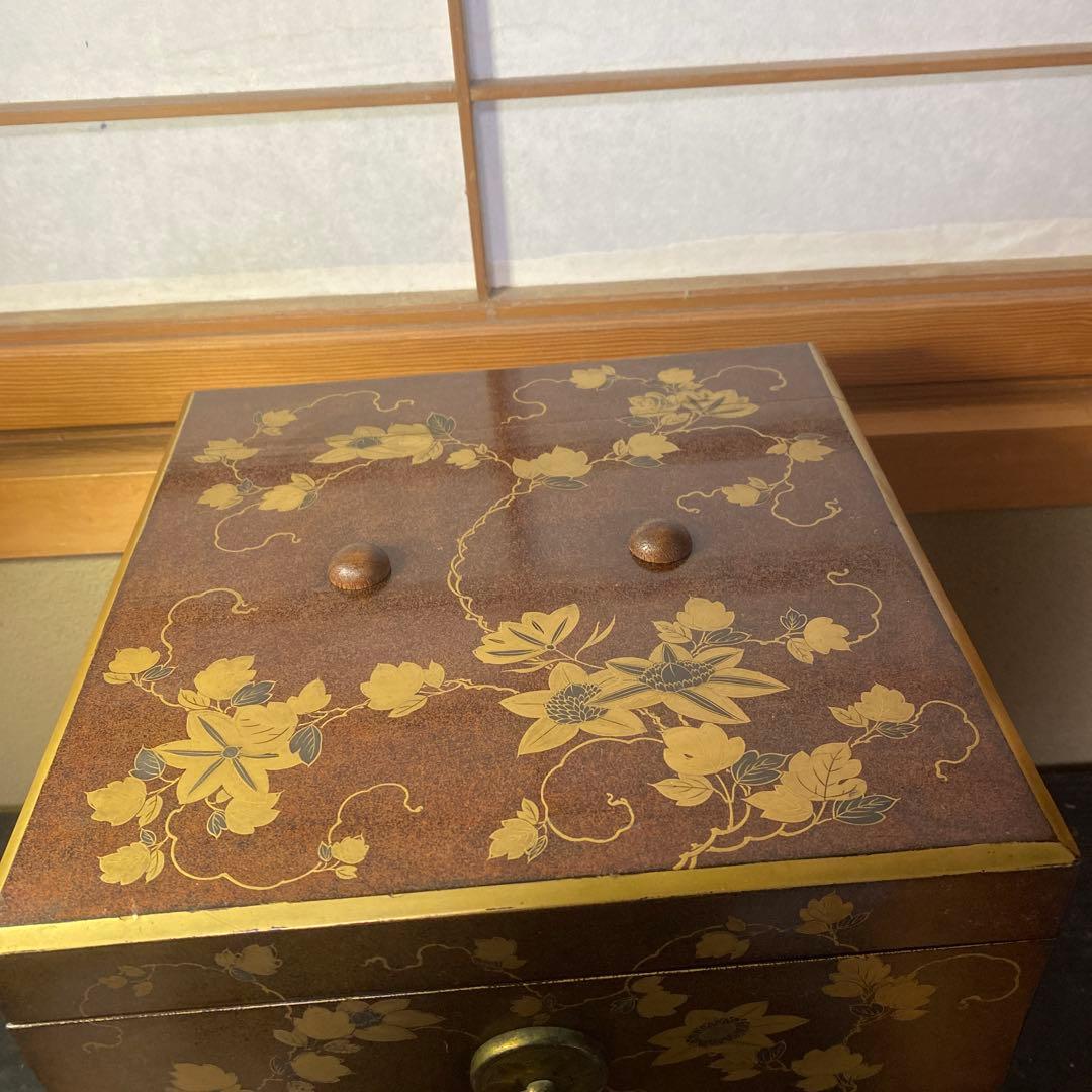 蒔絵梨地金蘭手華文引出し箱