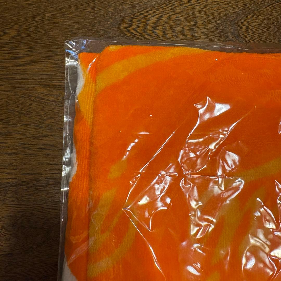 Fes 2024 優里 ロゴ入りフード付きタオル オレンジ - メルカリ